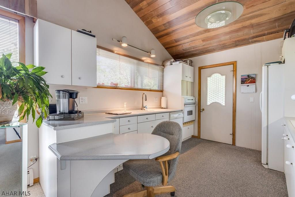 Holiday Manor - Residential