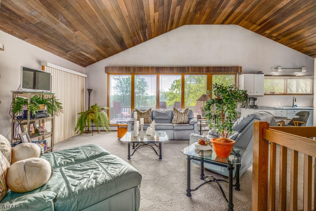 Holiday Manor - Residential