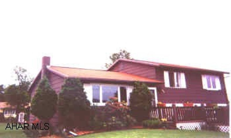 Well maintained bi-level home! newer windows and roof Beautiful home situated on a well maintained lot, Great location!   Charming  brick patio and porch