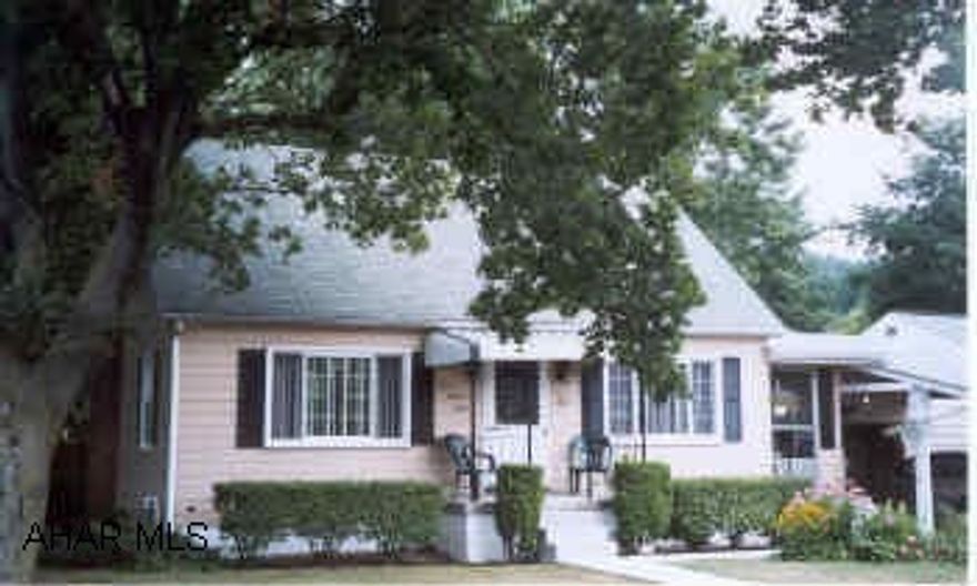 1 1/2 story on level lot.   Very nice area enclosed storage area 5'7"x19'`