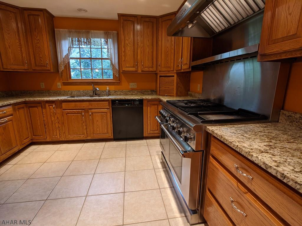 Holiday Manor - Residential