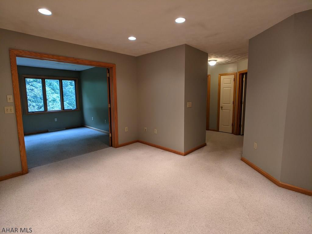 Holiday Manor - Residential