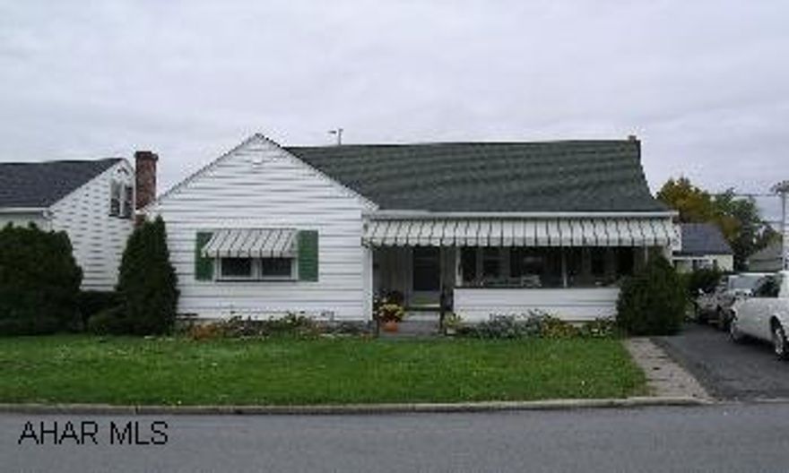 1 1/2 STORY VINYL SIDED SPACIOUS CAPE HAS 4 BEDRMS 1 1/2 BATHS, FAM RM & DEN IN BSMT. ENC. SUN PORCH OFF KIT. NEWER WINDOWS, ROOF, HEAT & A/C. SPACIOUS CAPE HAS 4 BEDRMS 1 1/2 BATHS, FAM RM & DEN IN BSMT. ENC. SUN PORCH OFF KIT. NEWER WINDOWS, ROOF, HEAT & A/C.