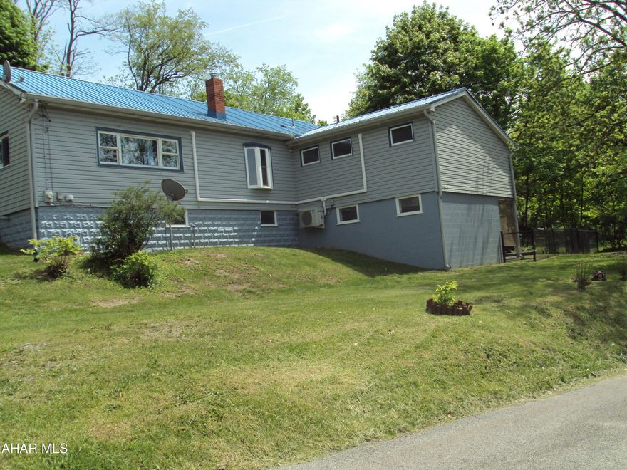 Nice 2 or 3 Bedroom near Highland Park on .46 acre in the city. Nice, large kitchen with oak cabinets. The Family Room on the Lower Level offers you the extra living space you ae looking for. Schedule your tour today to walk thru, see what this home has to offer and find the one!