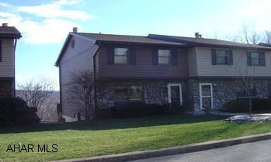 2 story, townhouse, 3 bedrooms, 2.5 baths, family room. Siding and roof 3 years, furnace 4 years. Sale is under bankruptcy guidelines. Allow at least 30 days for offer acceptance. Any offers must go before motions court for approval.