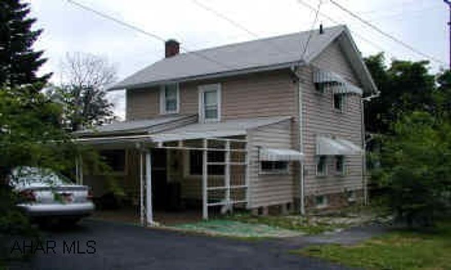 3BR, Well Maintained, AC, DR RM, Sunroom, 2 lots, Detached Garage