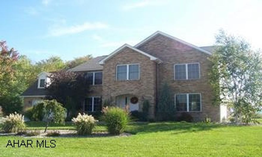 LOVELY SPACIOUS HOME IN FOX HOLLOW. EAT IN KITCHEN WITH OPENING INTO FAMILY ROOM WITH CORNER FIREPLACE. KITCHEN HAS SLIDING GLASS DOOR LEADING TO LOVELY PATIO.  SPACIOUS BONUS ROOM ABOVE GARAGE. HOME WARRANTY INCLUDED. LOVELY SPACIOUS HOME IN FOX HOLLOW. EAT IN KITCHEN WITH OPENING INTO FAMILY ROOM WITH CORNER FIREPLACE.  KITCHEN HAS SLIDING GLASS DOOR LEADING TO LOVELY PATIO.  SPACIOUS BONUS ROOM ABOVE GARAGE. HOME WARRANTY INCLUDED.