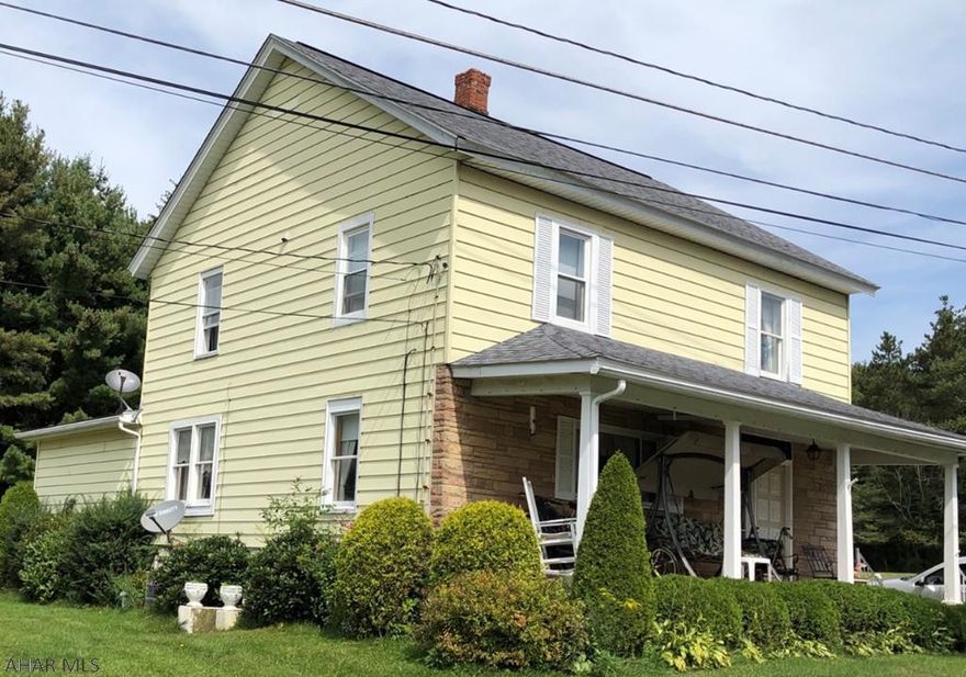 large home , country setting, first floor laundry room. this home features a large formal dining room with a beautiful first floor family room with gas fireplace