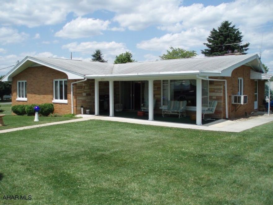 WELL MAINTAINED 3 bedroom brick ranch, with all hardwwod floor.  Cut stone fireplace in living room.  Spacious double lot.  1 car intergal garage.