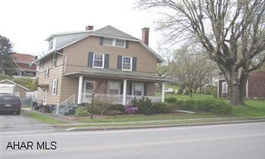 TOTALLY REFURBISHED INTERIOR W/ LOTS OF SQ FT. COZY 3 STORY. TOTALLY FINISHED FROM TOP TO BOTTOM. LR/ FIREPLACE, EAT IN KIT., FORMAL DR, BAR AREA IN BASEMENT AND THIRD FL. BR. PRIVATE REAR PATIO. JUST MOVE IN!