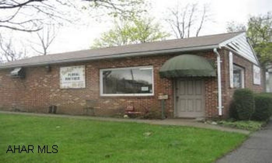 ONE STORY BUILDING. 1400 SQ. FT. SITS ON A 65X60 LOT. BUSY 3RD AVENUE DUNCANSVILLE AT THE LIGHT. COMMERCIAL BUILDING ON LEVEL GROUND. HOME RUN LOCATION.