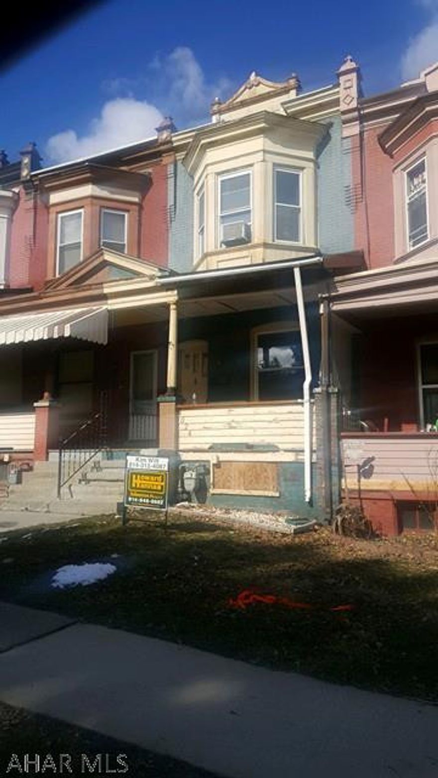 This historic town home is for sale. It is a great fixer upper for first time homebuyer or a great investment property