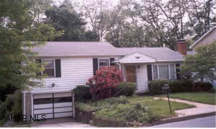 Split level in great neighborhood, 3/4 bath in lower level.  Wood burner in family room and lower level. Split level in great neighborhood, 3/4 bath in lower level.  Wood burner in family room and lower level.