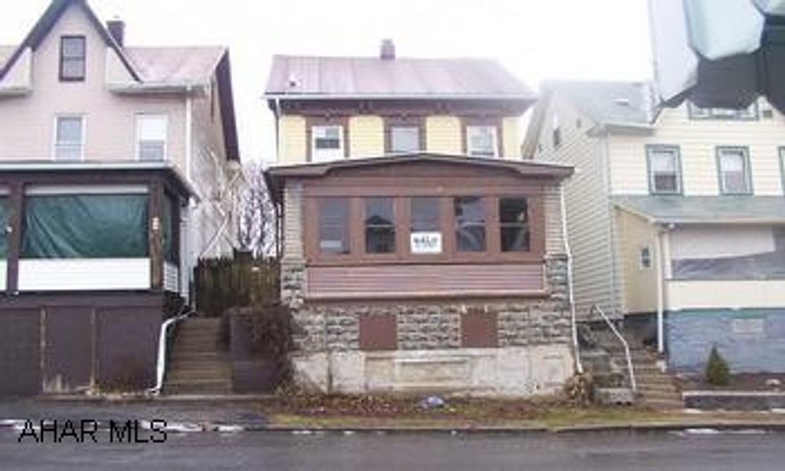 Cute starter home. New windows, new carpet, kitchen and bath.  Enclosed front porch. Cute starter home.  New windows, new carpet, kitchen and bath. Enclosed front porch.