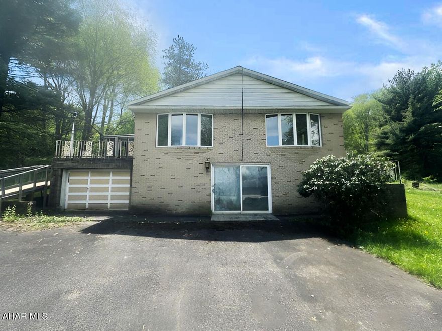 Welcome to your new home at 5577 Lincoln Highway! Nestled in the picturesque town of Stoystown, PA. Home is situated on a generous lot, the property includes a spacious yard great for gardening, entertaining or simply enjoying the surroundings! Don't miss the opportunity to make this your new home!