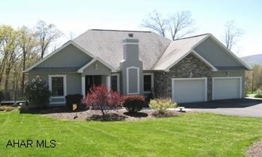 ELMWOOD AREA.  LOVELY ONE STORY WITH GREAT ROOM.  BRIGHT OPEN EAT-IN KITCHEN, FORMAL DINING ROOM HAS HARDWOOD FLOORS.  LOWER LEVEL HAS FAMILY ROOM THAT WALKS OUT TO PRIVATE BACK YARD.  4TH BEDROOM ON LOWER LEVEL, COULD BE STUDY.  CALL SUSAN 935-8252. ELMWOOD AREA.  LOVELY ONE STORY WITH GREAT ROOM.  BRIGHT OPEN EAT-IN KITCHEN, FORMAL DINING ROOM HAS HARDWOOD FLOORS.  LOWER LEVEL HAS FAMILY ROOM THAT WALKS OUT TO PRIVATE BACK YARD.  4TH BEDROOM ON LOWER LEVEL, COULD BE STUDY.  CALL SUSAN 935-8252.