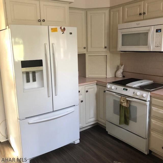 Lakewood Manor - Residential