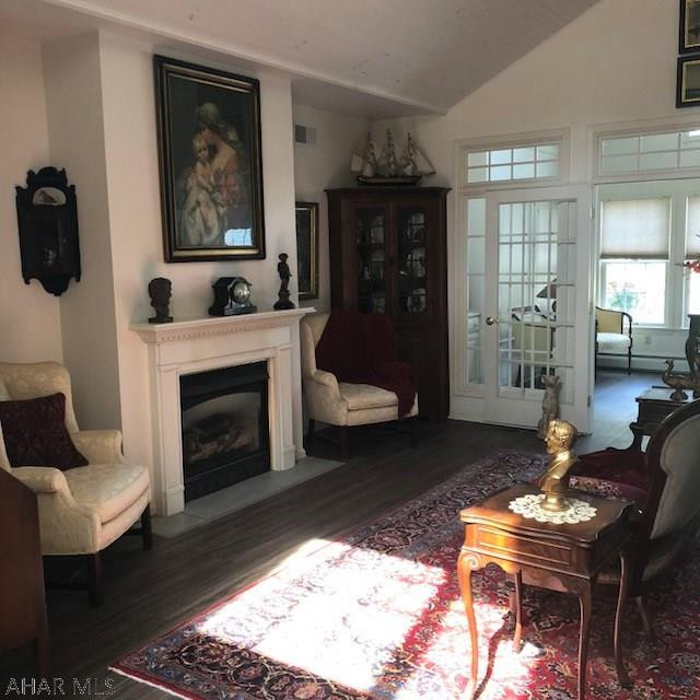 Lakewood Manor - Residential