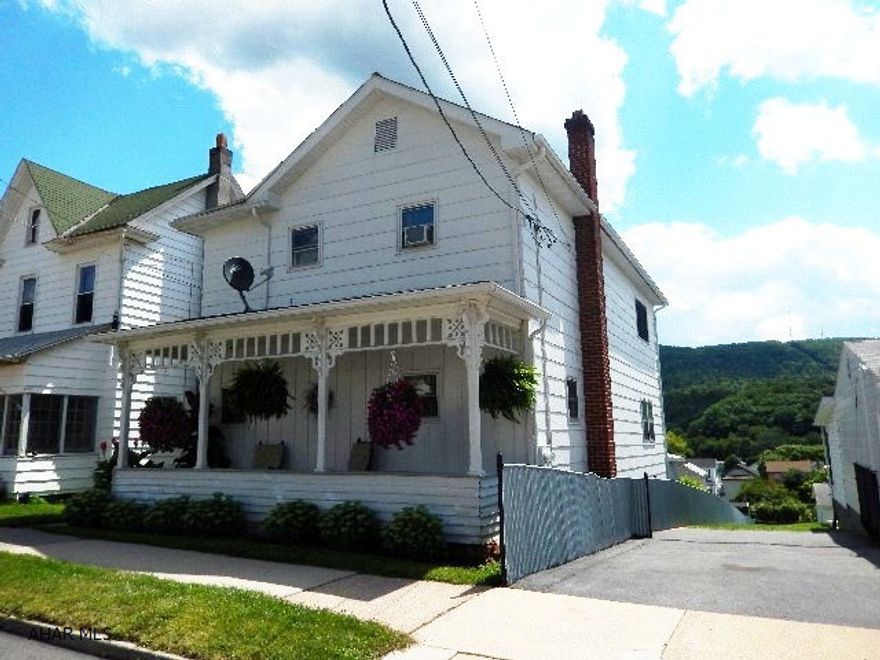 Tyrone Duplex fully occupied! All separate utilities and low taxes!