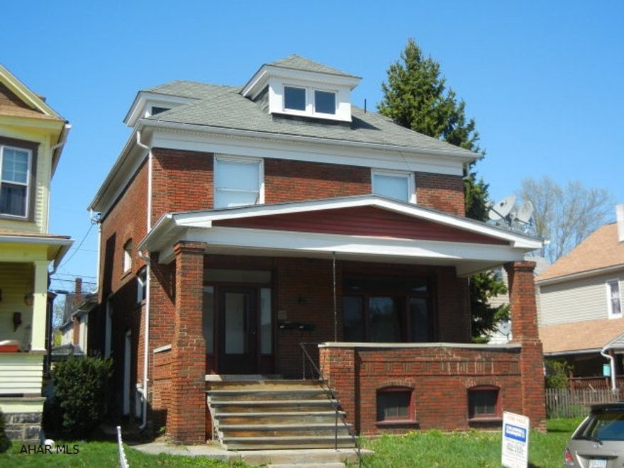 Very well maintained duplex. Separate gas & electric, 2 100 amp boxes. Separate storage areas in basement. New carpet & vinyl on 1st floor, fresh paint. 2nd floor has tile, 2 bedrooms & small office area. 2nd floor rent is $495, if tenant hooks up washer its $570.