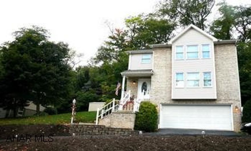 NEWER 2 STORY W/ 4 BEDROOM, 2 1/2 BATHROOM.  FENCED REAR YARD.  GARAGE PARKING FOR 4 CARS.  FORMAL LIVING ROOM PLUS FAMILY ROOM. LARGE MASTER SUITE. CONTINGENT UPON SELLERS CLOSING ON HOME.  CALL SHARON 329-2516. NEWER 2 STORY W/ 4 BEDROOM, 2 1/2 BATHROOM.  FENCED REAR YARD.  GARAGE PARKING FOR 4 CARS.  FORMAL LIVING ROOM PLUS FAMILY ROOM. LARGE MASTER SUITE. CONTINGENT UPON SELLERS CLOSING ON HOME.  CALL SHARON 329-2516.