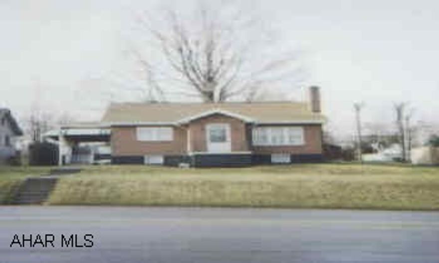 CONTINGENT UPON SELLERS FINDING SUITABLE HOUSING. EXTRA LOT INCLUDED 50'X89' WITH 2+GARAGE.