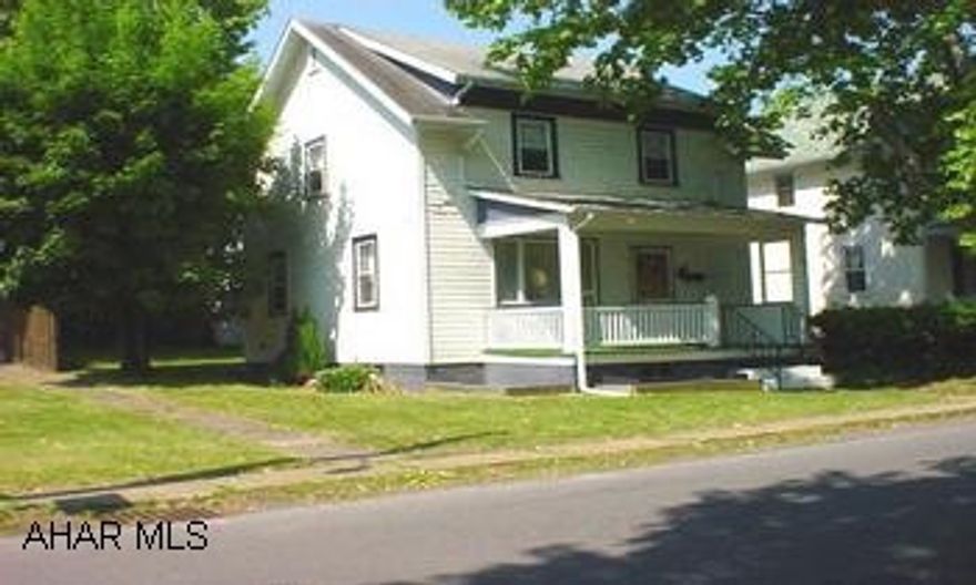 3 BR house in move-in condition. Includes refrigerator, newer furnace, washer & dryer, and large 1 car detached garage. 3 bedroom house in move-in condition. Includes refrigerator, newer furnace, newer washer & dryer, and large 1 car detached garage.