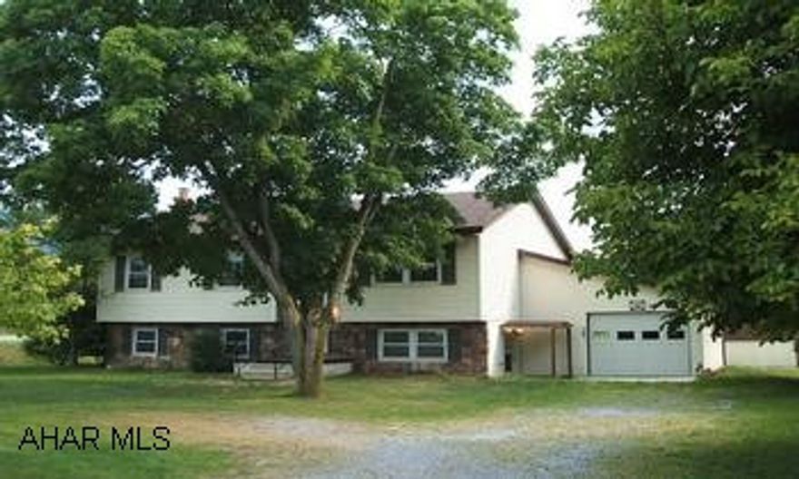 Very nice family home in Spring Cove School district.   Large level lot,  above ground pool with deck.  Finished basement.  Great House! Very nice family home in Spring Cove School district.   Large level lot,  above ground pool with deck.  Finished basement.  Great House!