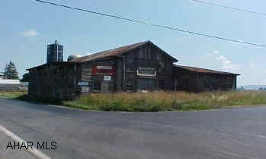 Warehouse-used to be Planing Mill on great corner lot ( .4Ac) Rt. 866 & Henrietta Road. Property Sold "AS IS" contents included. City water Available.North Woodbury Township