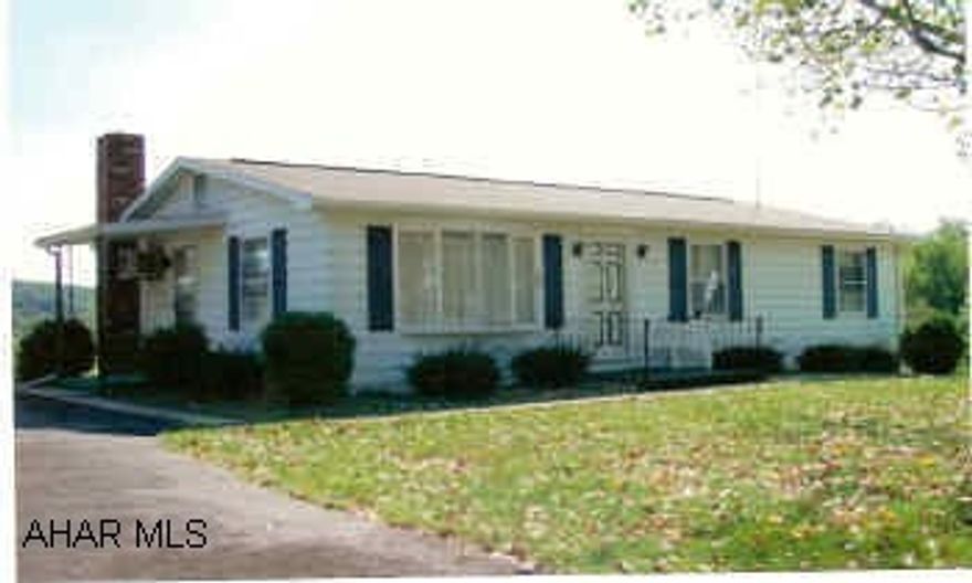 Nice Rancher, 3BR/1BA with big double lot and lots of room for expansion. Nice view.