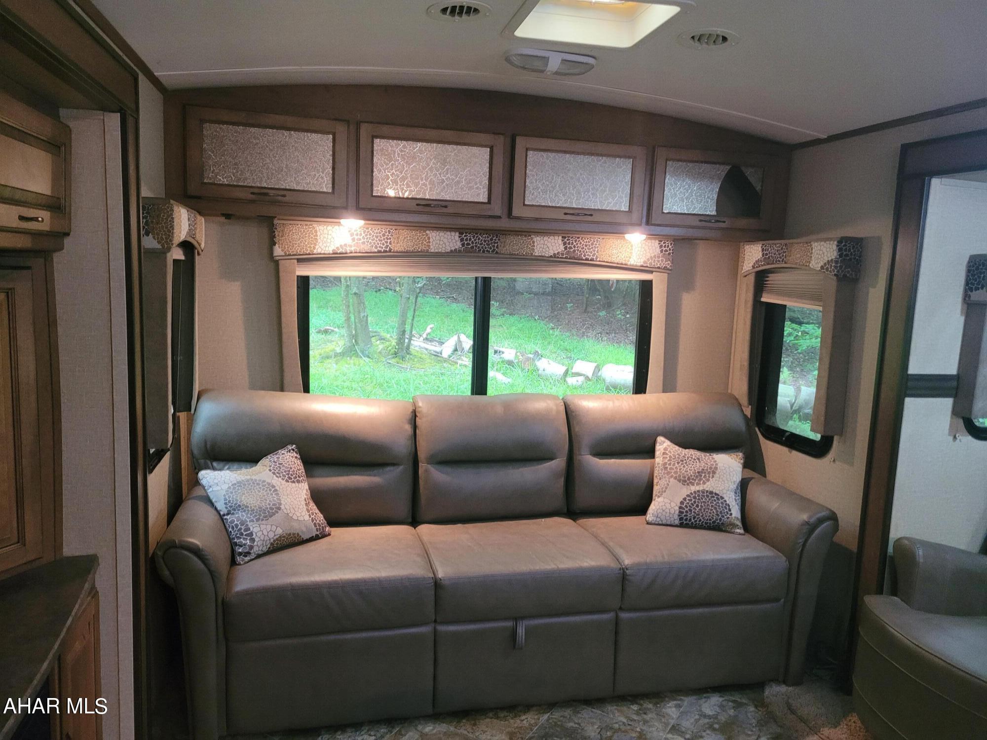 Glendale Yearound - Residential