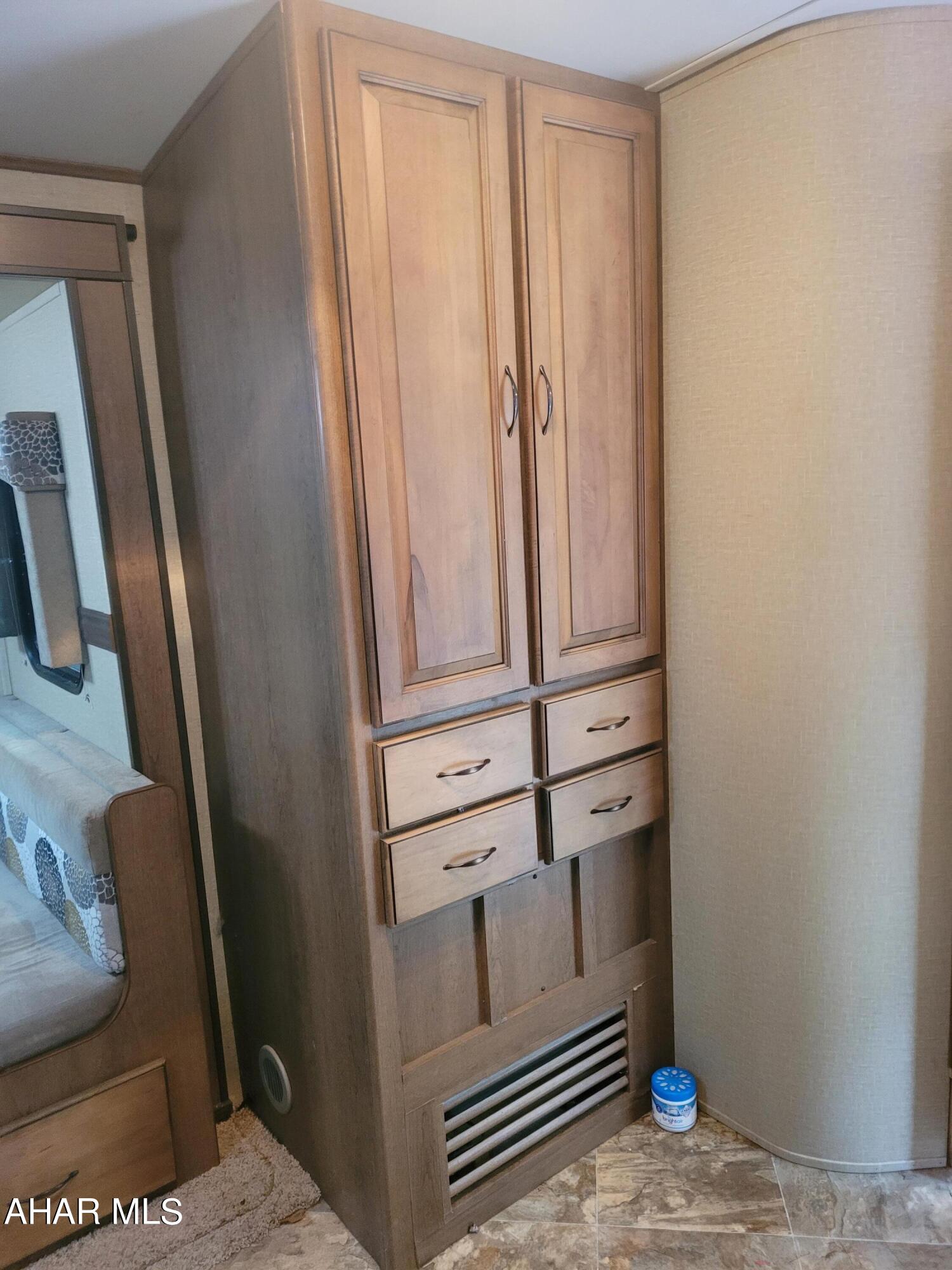 Glendale Yearound - Residential