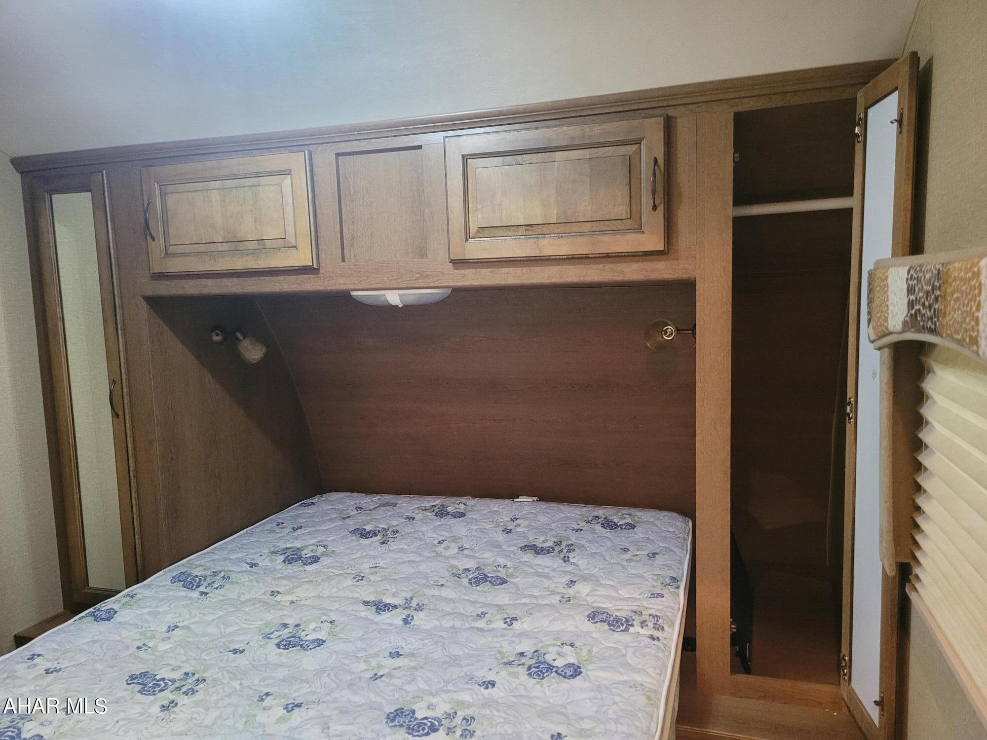 Glendale Yearound - Residential