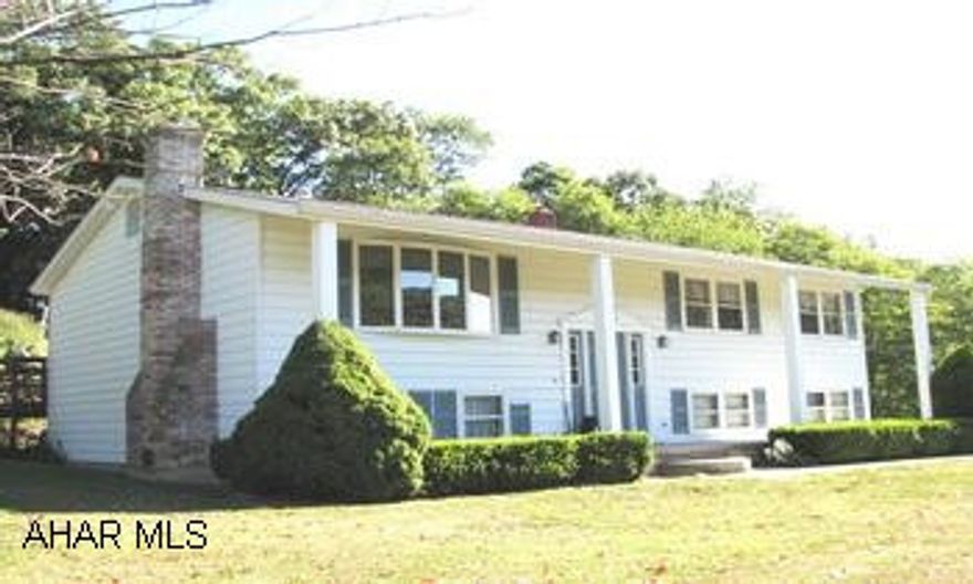 LARG EBI-LEVEL ON 2 ACRES. PRIVATE. FANTASTIC VIEW. 4 BEDROOMS. EAT-IN KITCHEN. WON'T LAST. CALL SUSAN 935-8252. LARGE BI-LEVEL ON 2 ACRES. PRIVATE. FANTASTIC VIEW. 4 BEDROOMS. EAT-IN KITCHEN. WON'T LAST. CALL SUSAN 935-8252.