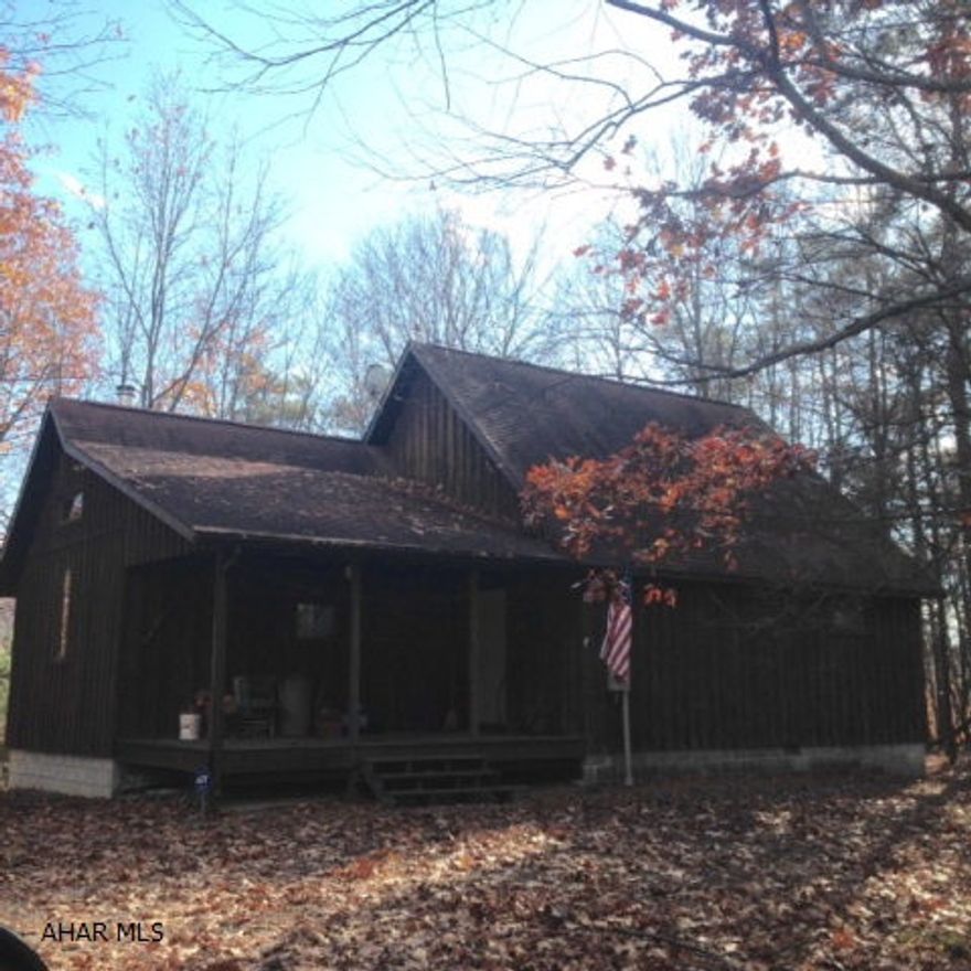 Exceptionally nice hunting cabin on 19.1 secluded acres. Open concept with loft. Private location with excellent hunting.