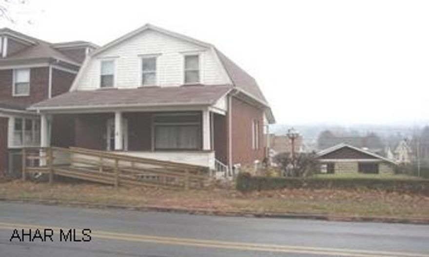 LARGE FOUR CAR GARAGE (40X21). EAST END. SOLID BRICK CONSTRUCTION. TWO GARAGES, ONE TEAR DOWN THE OTHER IS 40X21. SOLD "AS IS" SWEAT EQUITY MAKES THIS ONE A GREAT BUY. EAST END. SOLID BRICK CONSTRUCTION. TWO GARAGES, ONE TEAR DOWN THE OTHER IS 40X21. SOLD "AS IS" SWEAT EQUITY MAKES THIS ONE A GREAT BUY.