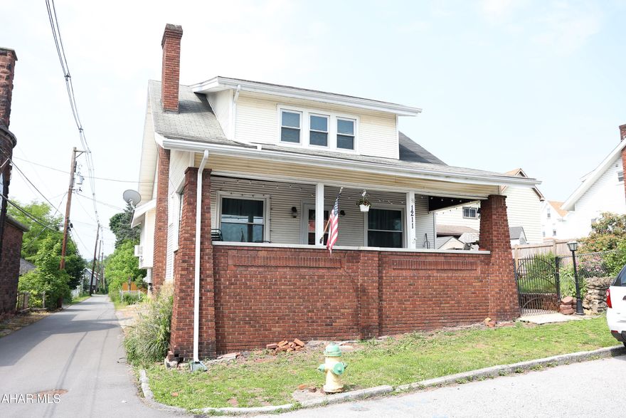 ***Price Improvement!*** Investors Welcome. Great Home that needs a roof and ceilings repaired in two bedrooms. This home features New Tilt-In Windows, New Wiring in 2009. New Furnace & Hot Water Heater. Your Investment will multiply with the repairs needed. Owner Occupied. 24 Hour Notice to show.