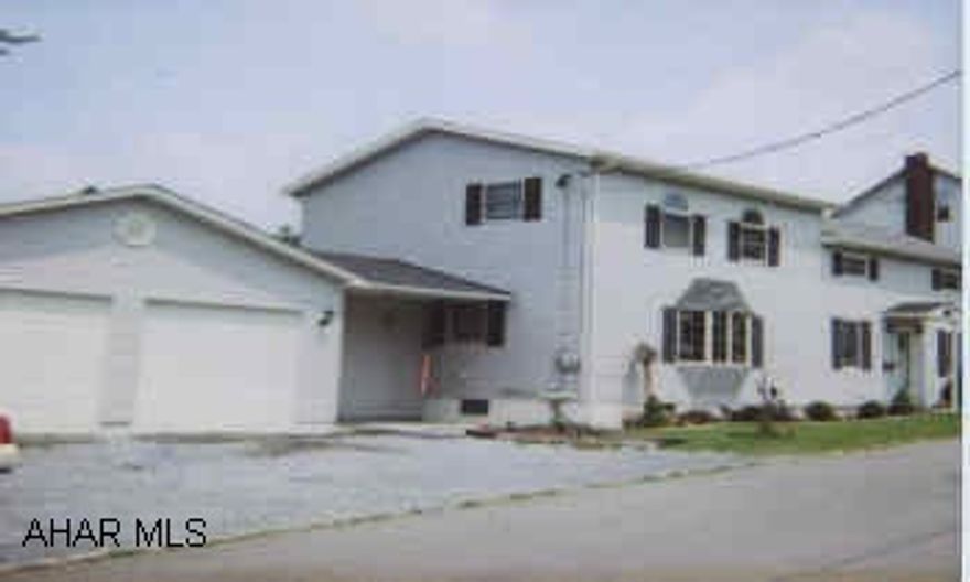 PERFECT! NEEDS NOTHING! 2 LARGE LOTS, 4 TO 5 BEDROOMS, 2 BATHS, 1ST FLOOR LAUNDRY, EAT-IN KITCHEN, DINING RM, SPACIOUS FAMILY ROOM. 2-CAR GARAGE. LOTS ARE 50X108 AND 82X216. PERFECT! NEEDS NOTHING! 2 LARGE LOTS, 4 TO 5 BEDROOMS, 2 BATHS, 1ST FLOOR LAUNDRY, EAT-IN KITCHEN, DINING RM, SPACIOUS FAMILY ROOM. 2-CAR GARAGE. LOTS ARE 50X108 AND 82X216.