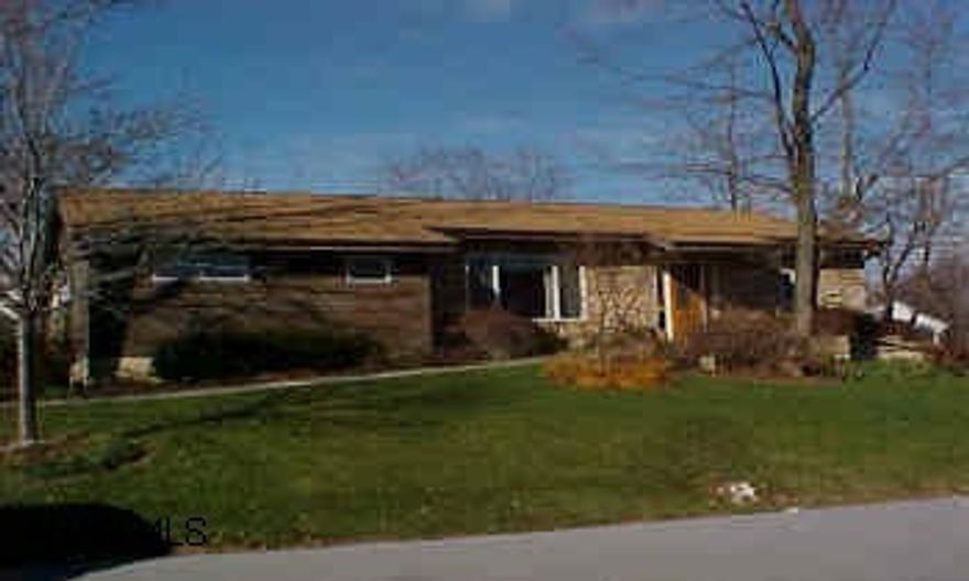 Goegeous Stone & Cedar with Spectacular View of the City! Handicap Accessible Wonderful Rambling Cedar & Stone Ranch. Loads of storage. Possible Extra Bedrooms (2) or Excerise Room, Office, ETC. Beautiful Cherry Kitchen, Private Lot, Lg Rooms, LR/DR Combo