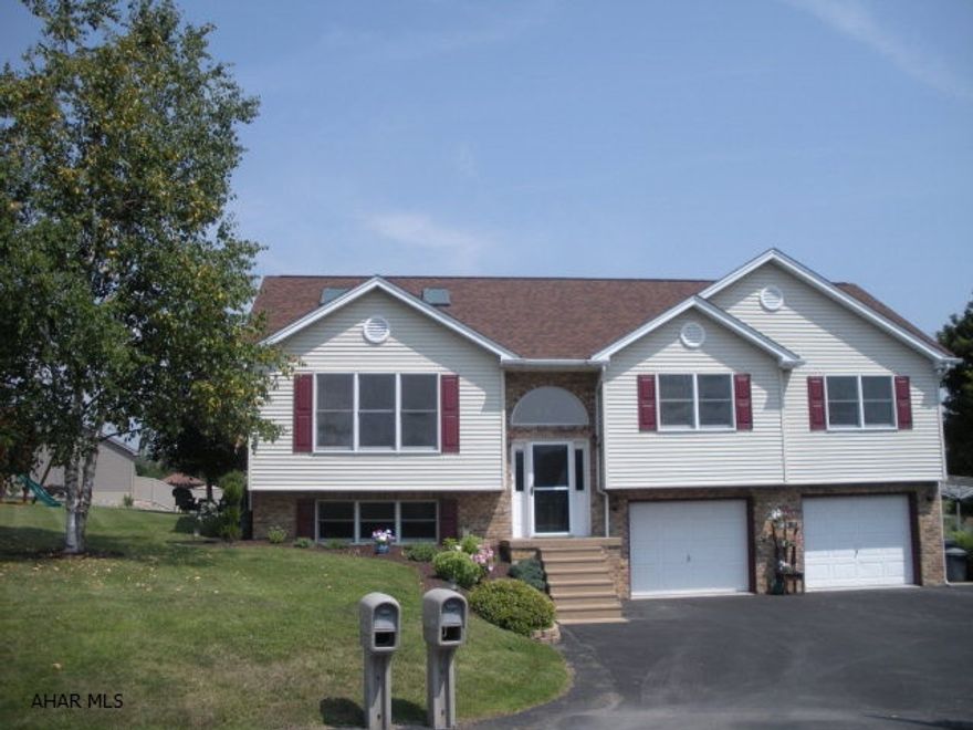 Great home, great neighborhood.  3 bedroom, 2.5 bath on private Cul-de-sac vinyl & brick exterior, new roof & skylights.  Large oak kitchen with new stainless appliances, new disposal May 2013, new carpet in bedrooms & fresh paint, lower level family room & 1/2 bath.  Large 2 car garage, new landscaping.  Don't wait to see this home!!