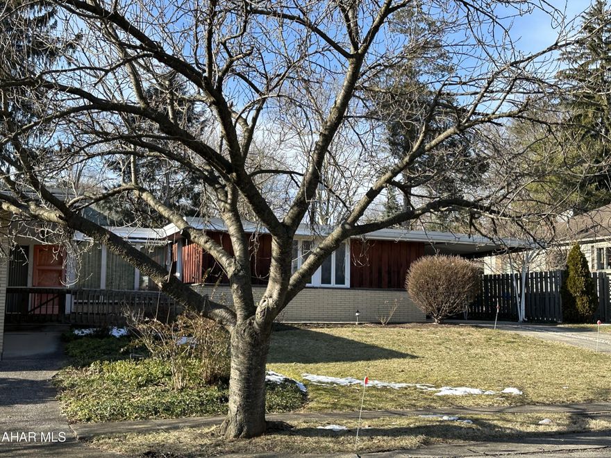 This one story home located in Mansion Park is being sold AS IS.    Location, Location, Location.
Looking for a fixer upper in a great location?  This is it.    The home flows with 3 bedrooms on one side..den with see thru fireplace....Large family/Dining area.  eat-in kitchen.  Laundry and mud room complete the house. Garage is closed in but could be opened up again.