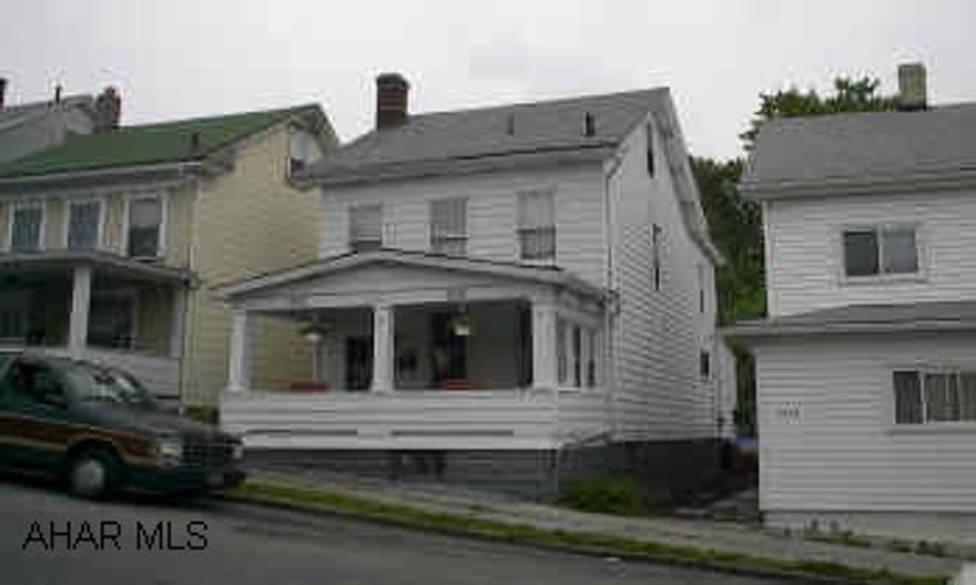 Great starter.  Nice 3 bed, 1.5 bath, good mechanics throughout.