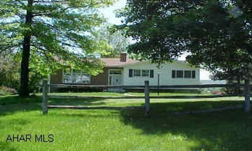 Nice split-entry home. Partial finish basement. Walnut built-ins.    Fire place, Partial Finish Basement, Walnut Built-ins.