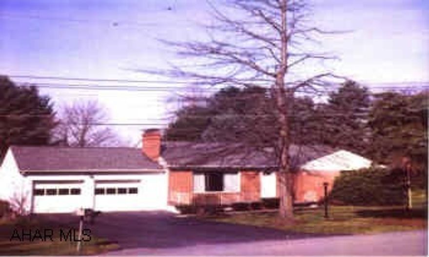 IMMACULATE BRICK AND VINYL SIDED 3 BEDROOM, 2 BATH RANCHER IN SYLVAN HILLS. CENTRAL AIR, FIREPLACE, 2-CAR GARAGE, BEAUTIFUL KITCHEN, AND MUCH MORE. IMMACULATE BRICK AND VINYL SIDED 3 BEDROOM, 2 BATH RANCHER IN SYLVAN HILLS. CENTRAL AIR, FIREPLACE, 2-CAR GARAGE, BEAUTIFUL KITCHEN, AND MUCH MORE.