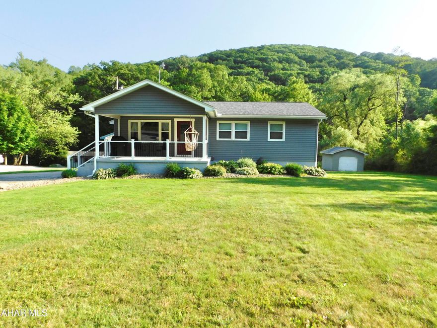 prior buyer got cold feet no inspection or appraisal


This 3Br is situated in the country and close to all amenities. The best of both worlds! Beautifully redone on the inside and out and ready to move in. Large living room with fireplace, wood floors,. Modern kitchen and bath. Lots of parking for family and friends!