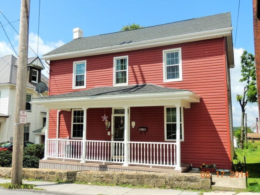 Investors or want to be home owners hate to do yard work then this home is for you. 3 bedroom 1 bath home. Newer roof, electric service, siding. so much potential.