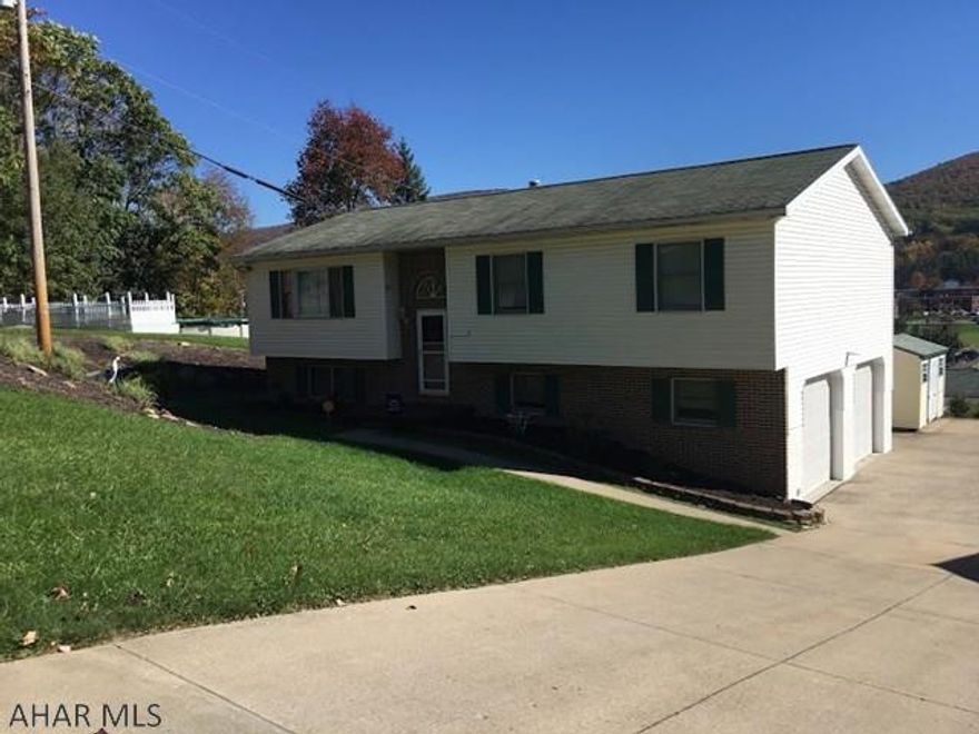Mint Condition Bi-level on .22 acre on a  cul-de-sac  dead end street in Pleasant Valley. Master Bedroom has full bath and walk-in closet, Freshly painted, New vinyl chain link fence, Newer furnace, some new carpeting, covered deck, cement driveway, 2 car integral garage, shed, firepit, & basketball hoop.  All Appliances included. Pool, Pool accessories, solar cover and pool deck furniture also included. Central Air. Beautiful View, Must See!!! Two Walk -in Closets in Basement
