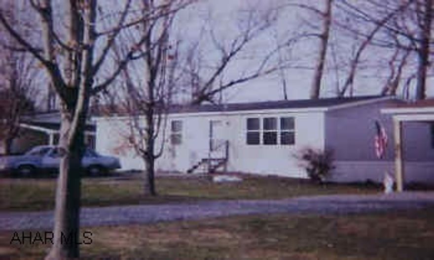 Immaculate 1993, 28x48 Champion Doublewide on rented lot in Brentwood Trailer Park. Lot rent is $170.00, includes water and trash. Immaculate 1993, 28x48 Champion Doublewide on rented lot in Brentwood Trailer Park. Lot rent is $170.00, includes water and trash.