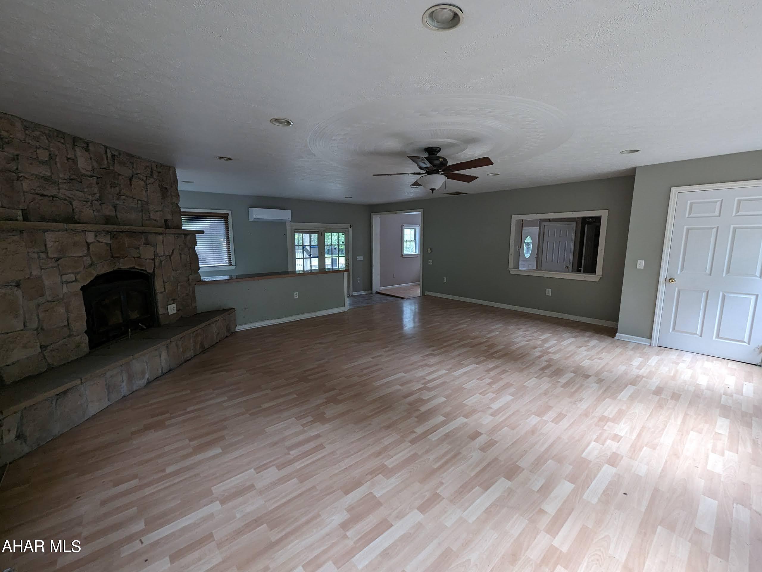 Glendale Yearound - Residential