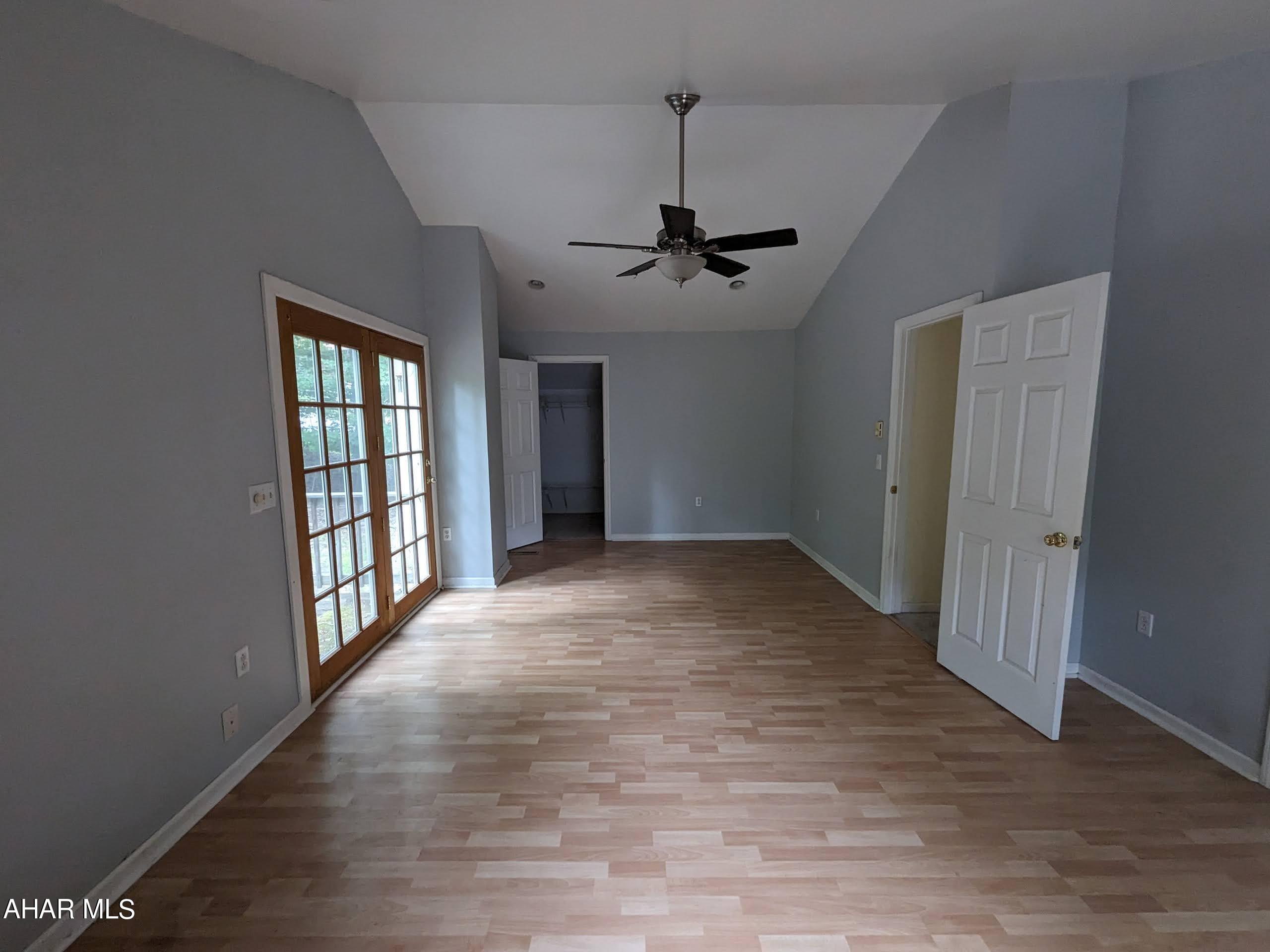 Glendale Yearound - Residential